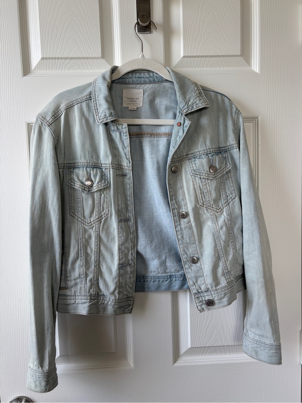 American Eagle Cropped Light Wash Jean Jacket - XS